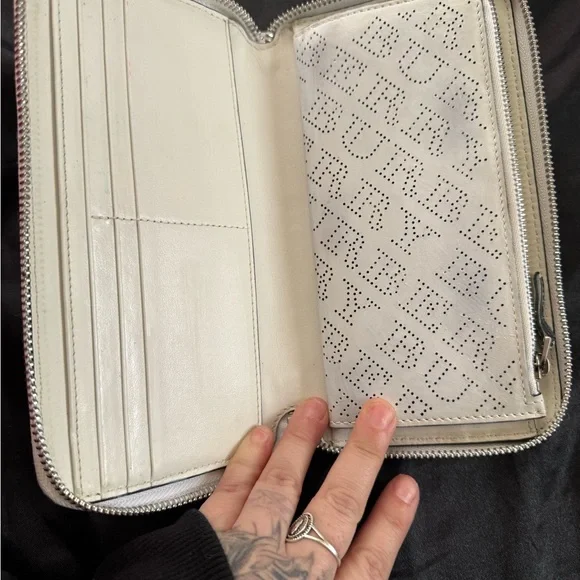Burberry white Cream Leather Wallet - Picture 8 of 9